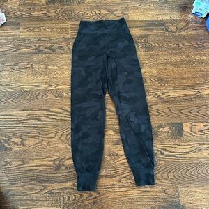 Lululemon Align High Rise Jogger, very good condition, black camo, size 2